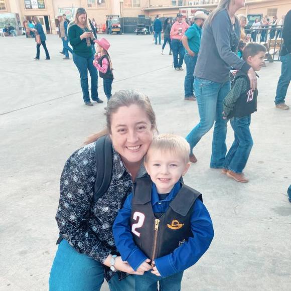 Meet your Posher, Melissa - Picture 1 of 7